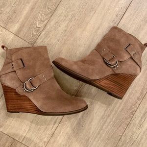 Lucky Brand wedge Yerik Euc ❤️ 8.5